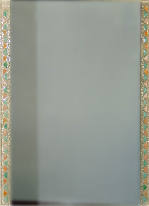 Espejo de 3 mm sobre base de vidrio fusing con motivos triangulares en laterales